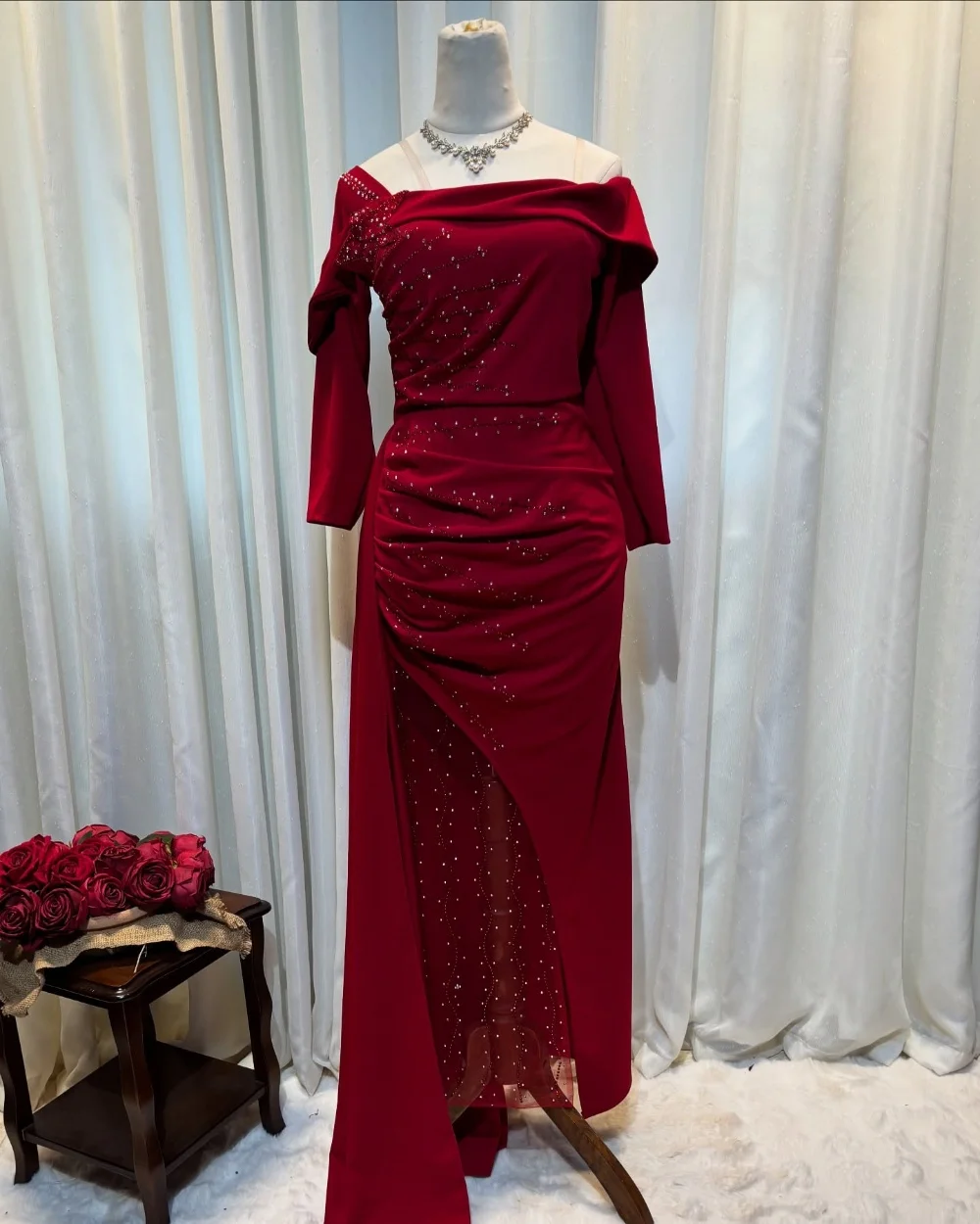 Customized Exquisite Elegant Jersey Beading Sequined Straight Pleat Off-the-shoulder Long Dresses Bespoke Occasion Dresses Retro
Customized Exquisite Elegant Jersey Beading Sequined Straight Pleat Off-the-shoulder Long Dresses Bespoke Occasion Dresses Retro