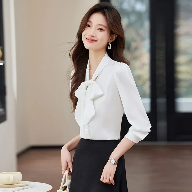 Модная женская блузка из шифона с бантом на воротнике, приятная к телу, элегантная, с длинными рукавами, весенне-летняя, дизайнерская.
Модная женская блузка из шифона с бантом на воротнике, приятная к телу, элегантная, с длинными рукавами, весенне-летняя, дизайнерская.