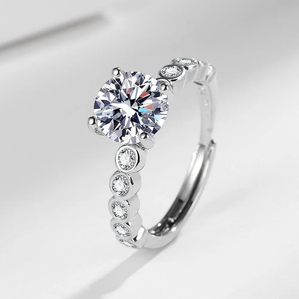 Exquisite 925 sterling silver inlaid with AAAAA zircon two carats temperament princess jewelry ring female fashion gift
Exquisite 925 sterling silver inlaid with AAAAA zircon two carats temperament princess jewelry ring female fashion gift