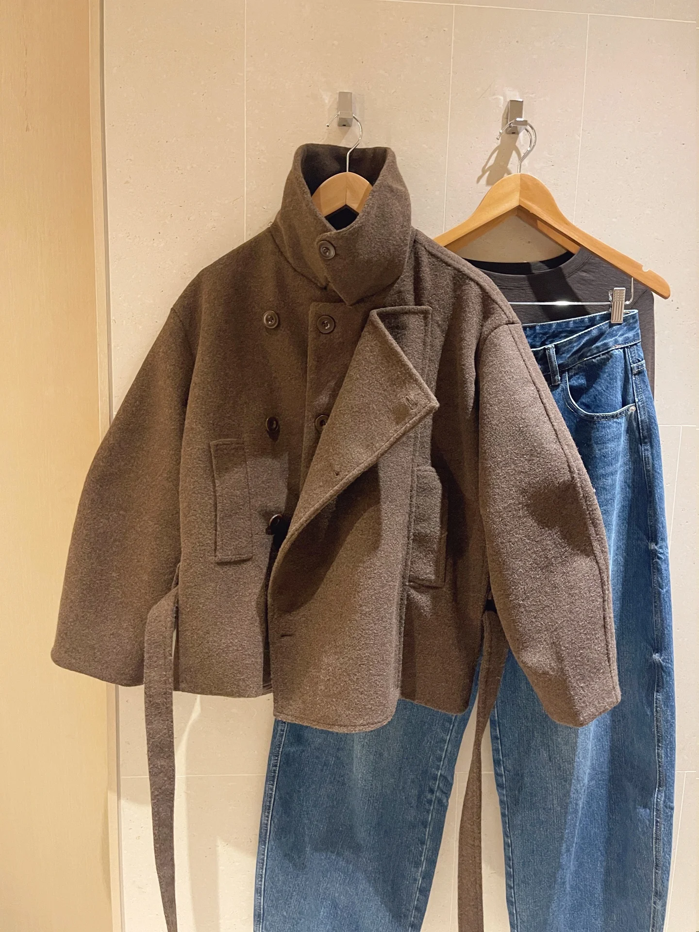 KOGIRL Winter New Double Layer Lapel Stand Collar Korean Sle Faionable Outerwear Woolen Coat Women's Loose Fit Long Sve
KOGIRL Winter New Double Layer Lapel Stand Collar Korean Sle Faionable Outerwear Woolen Coat Women's Loose Fit Long Sve