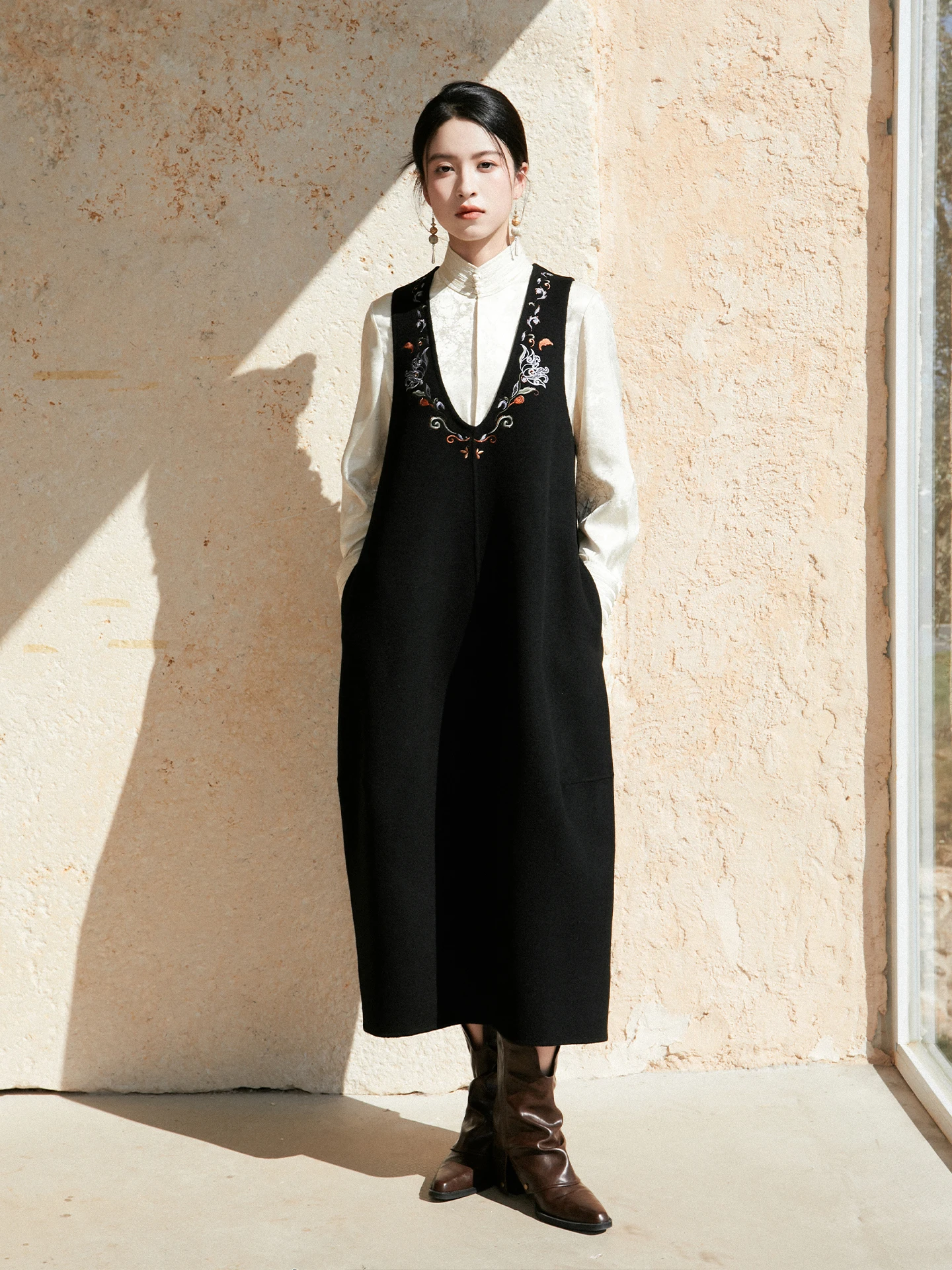 Anytime Huahu Woolen Vest Long Skirt Large U-ne Double Creation Embroidery Pattern Jinyu Color Warm Spring Autumn Winter Wo...
Anytime Huahu Woolen Vest Long Skirt Large U-ne Double Creation Embroidery Pattern Jinyu Color Warm Spring Autumn Winter Wo...