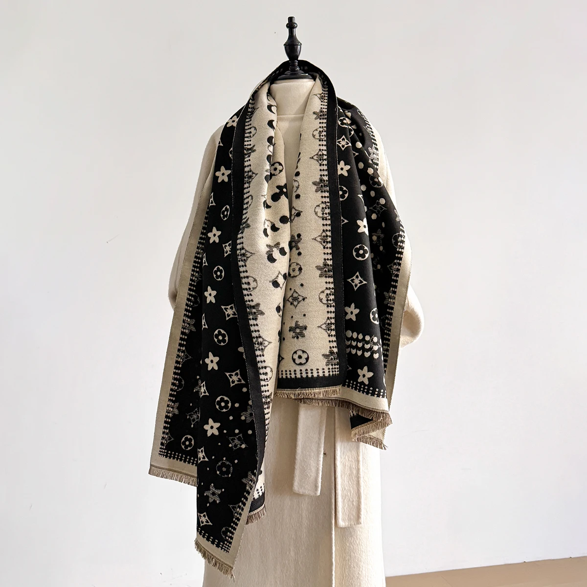 Women's Elegant Floral Jacquard Pashmina Blanket Scarf - Winter Thick Warm Double-Sided Tassel Coldproof Windproof Shawl
Women's Elegant Floral Jacquard Pashmina Blanket Scarf - Winter Thick Warm Double-Sided Tassel Coldproof Windproof Shawl