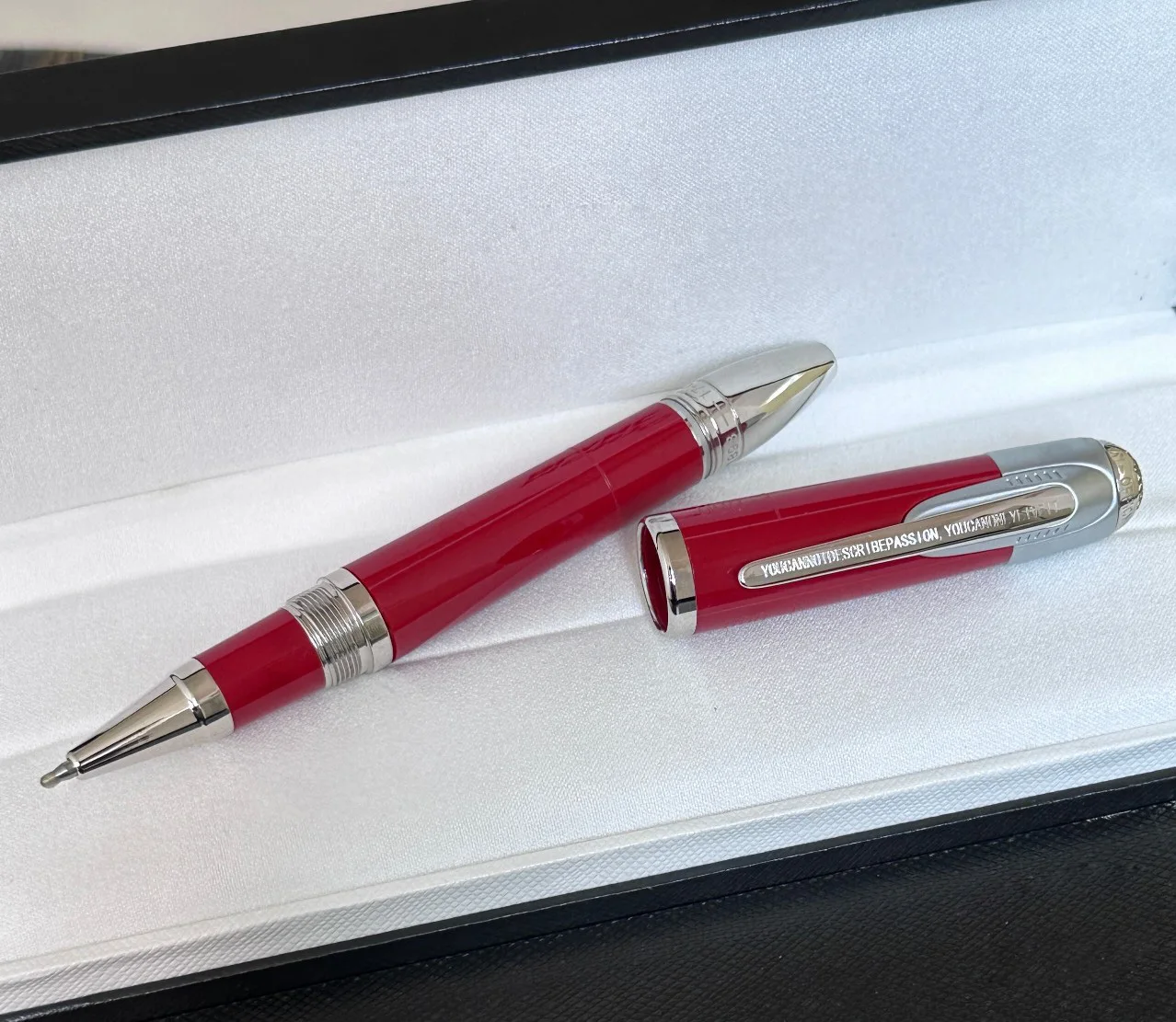 Best Quality Collection MB Enz Feri Famous Red Fountain Pen Hollow-Carved Office Writing Rollerball Pen with Serial Number
Best Quality Collection MB Enz Feri Famous Red Fountain Pen Hollow-Carved Office Writing Rollerball Pen with Serial Number