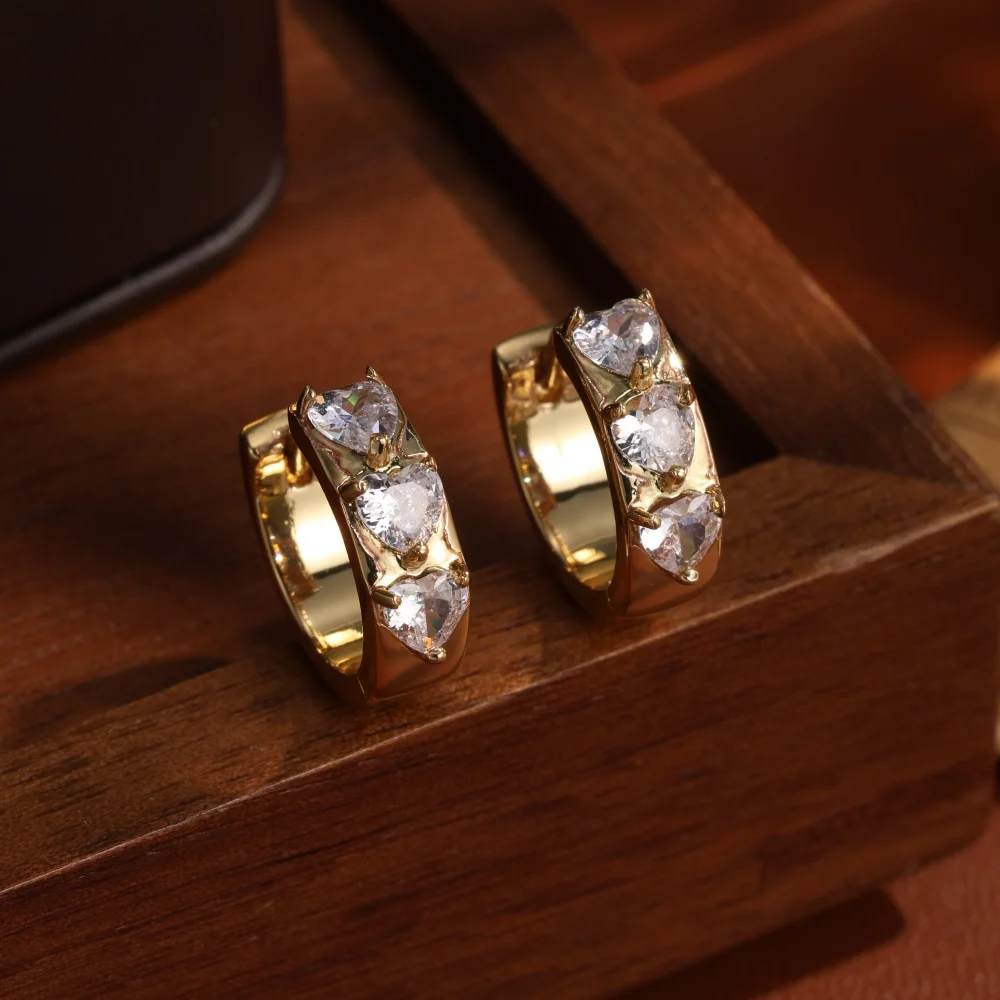 Uilz Exquisite Heart Zircon Hoop Earrings Fashion Gold Color Crystal Earrings Temperament Female Geometric Jewelry
Uilz Exquisite Heart Zircon Hoop Earrings Fashion Gold Color Crystal Earrings Temperament Female Geometric Jewelry