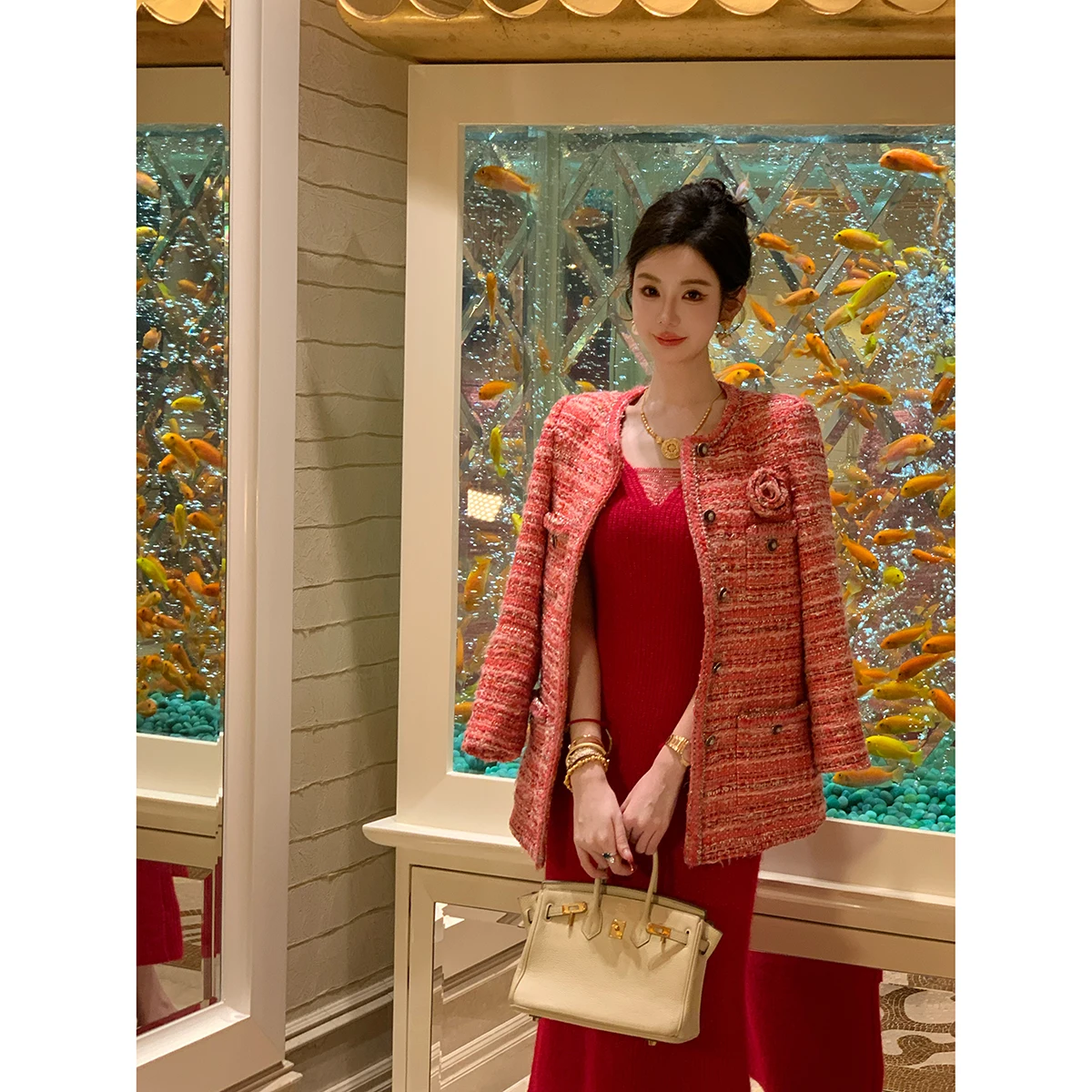 Зимняя модная короткая верхняя одежда Sy Winter Fashion: Элегантное пальто класса люкс в стиле Шанель, прямого кроя, стандартный размер S.
Зимняя модная короткая верхняя одежда Sy Winter Fashion: Элегантное пальто класса люкс в стиле Шанель, прямого кроя, стандартный размер S.