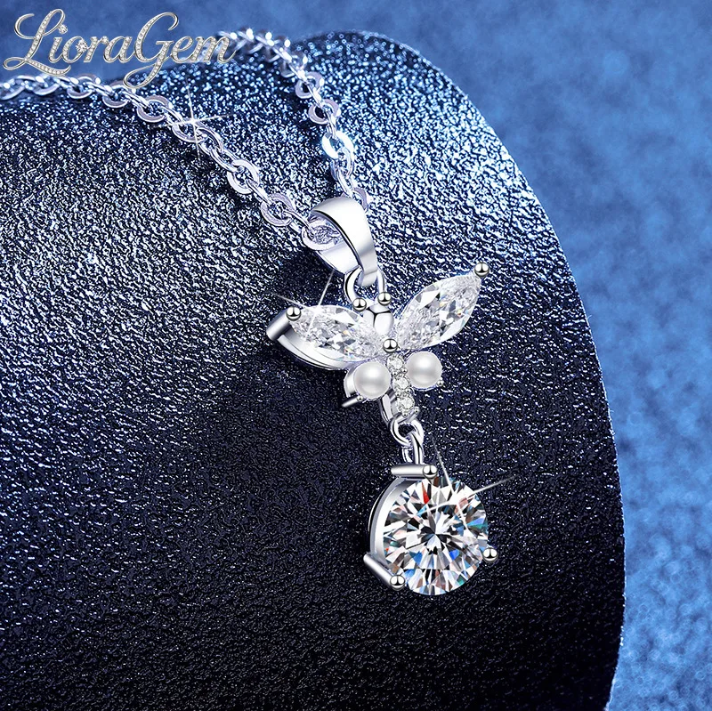 LioraGem Mini Pearl Butterfly Pendant Moissanite Necklace, Versatile Fashion 1 Carat Necklace Platinum PT950 Stamp
LioraGem Mini Pearl Butterfly Pendant Moissanite Necklace, Versatile Fashion 1 Carat Necklace Platinum PT950 Stamp