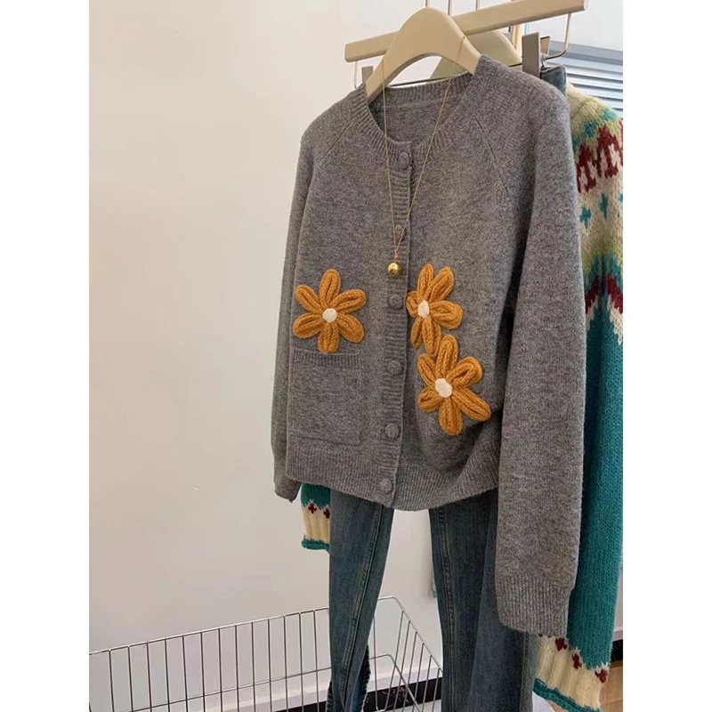 Chic Floral Gray Cardigan Sweaters Women Vintage Sweet Loose Knitted Jackets Korean Patchwork Elegant Buttons Lady Casual Top
Chic Floral Gray Cardigan Sweaters Women Vintage Sweet Loose Knitted Jackets Korean Patchwork Elegant Buttons Lady Casual Top
