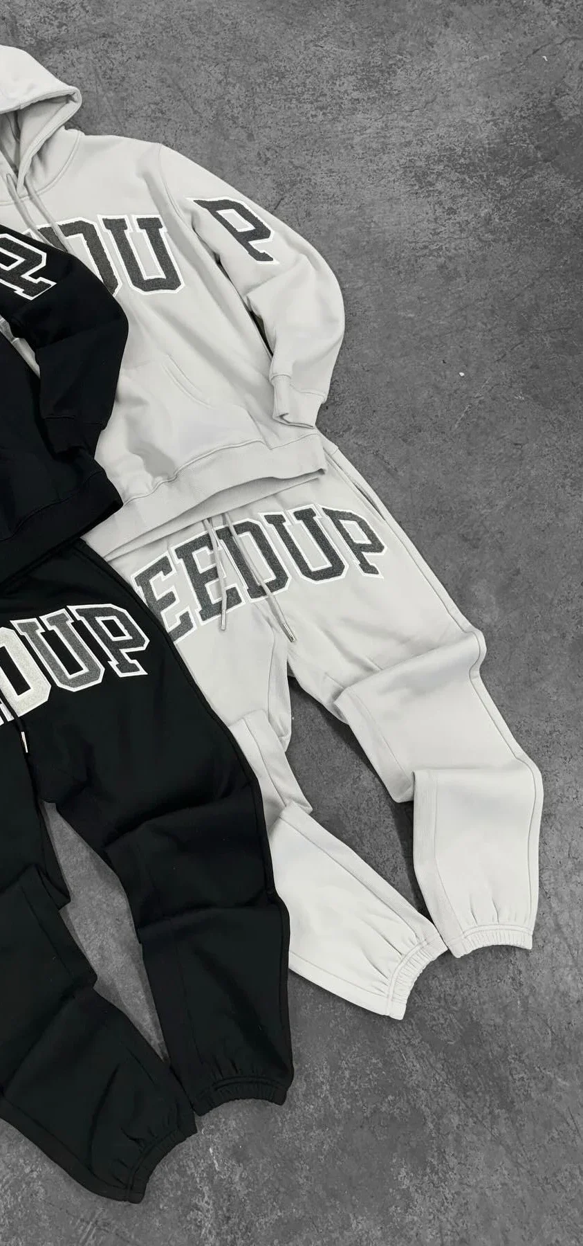 НОВАЯ уличная одежда в стиле хип-хоп, толстовка на молнии с вышивкой, мужской и женский комплект в полоску в стиле ретро, повседневный удобный комплект из двух предметов
НОВАЯ уличная одежда в стиле хип-хоп, толстовка на молнии с вышивкой, мужской и женский комплект в полоску в стиле ретро, повседневный удобный комплект из двух предметов