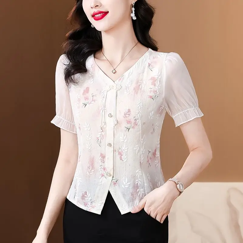2024 Summer Women's Casual Fashion Elegant Commuting V-neck Slim Fit Printed Panel Button New Chinese Style Temperament Shirt
2024 Summer Women's Casual Fashion Elegant Commuting V-neck Slim Fit Printed Panel Button New Chinese Style Temperament Shirt