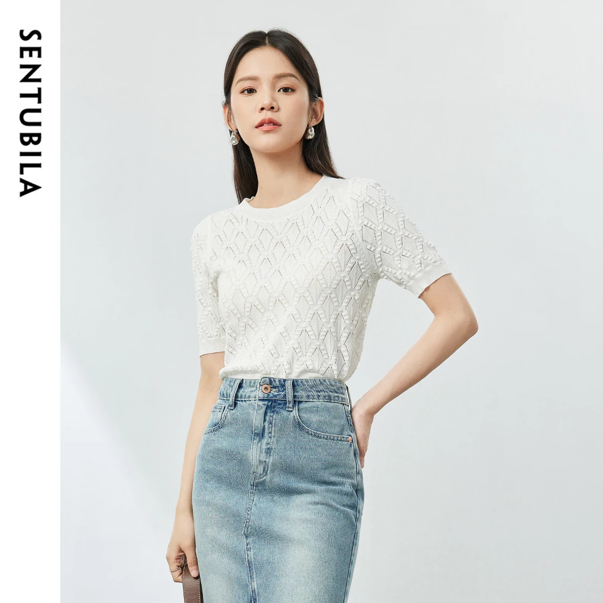 SENTUBILA Argyle Hollow Out Cropped Knitted Pullovers 2025 Spring White Round Neck Short Sleeve Knit Tops For Women W42H54382
SENTUBILA Argyle Hollow Out Cropped Knitted Pullovers 2025 Spring White Round Neck Short Sleeve Knit Tops For Women W42H54382