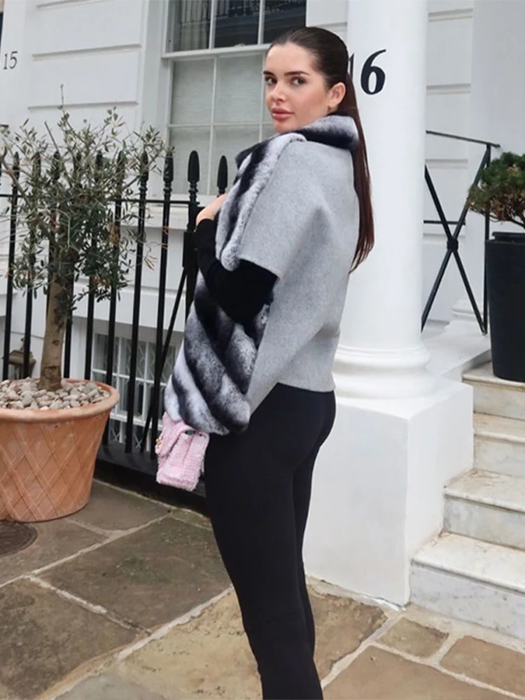 Женская укороченная куртка-жилет из искусственного меха в полоску, роскошная, в стиле пэчворк, свободная верхняя одежда, уличная мода, новая коллекция
Женская укороченная куртка-жилет из искусственного меха в полоску, роскошная, в стиле пэчворк, свободная верхняя одежда, уличная мода, новая коллекция