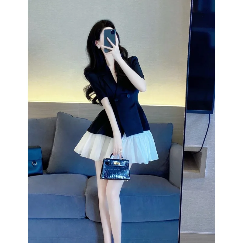 New Fashion Summer Women's Suit High End Celebrity Lapel Short Sleeve Slim Blazer Top + A-line Mini Skirts Elegant Two Piece Set
New Fashion Summer Women's Suit High End Celebrity Lapel Short Sleeve Slim Blazer Top + A-line Mini Skirts Elegant Two Piece Set