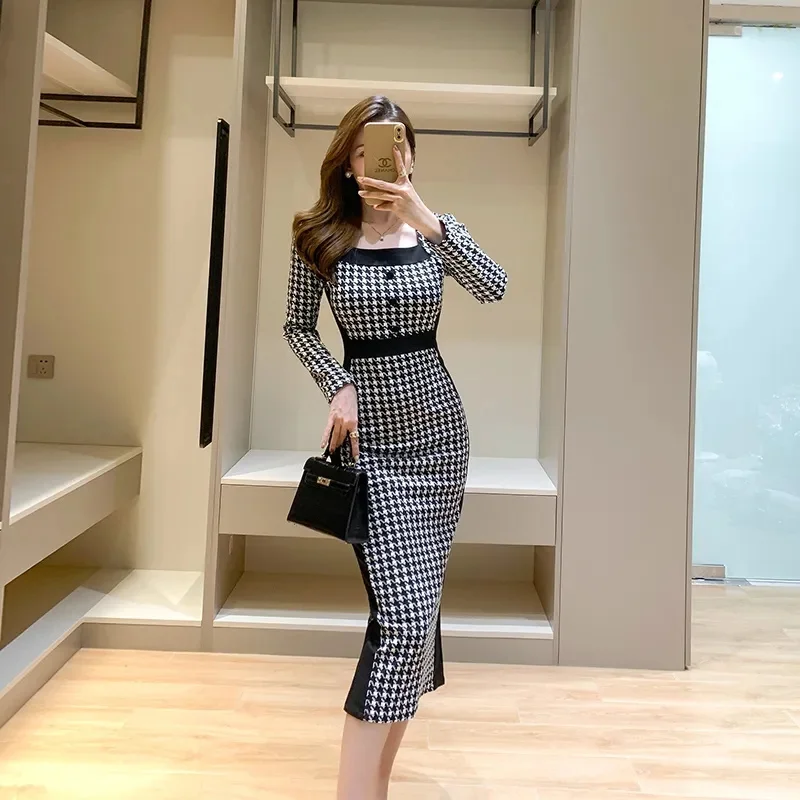 High-end Spring Dress 2023 New Vintage Fashion Patchwork Plaid Plaid Square Collar Slim Bag Hip Mid-length Dress son Commuting
High-end Spring Dress 2023 New Vintage Fashion Patchwork Plaid Plaid Square Collar Slim Bag Hip Mid-length Dress son Commuting