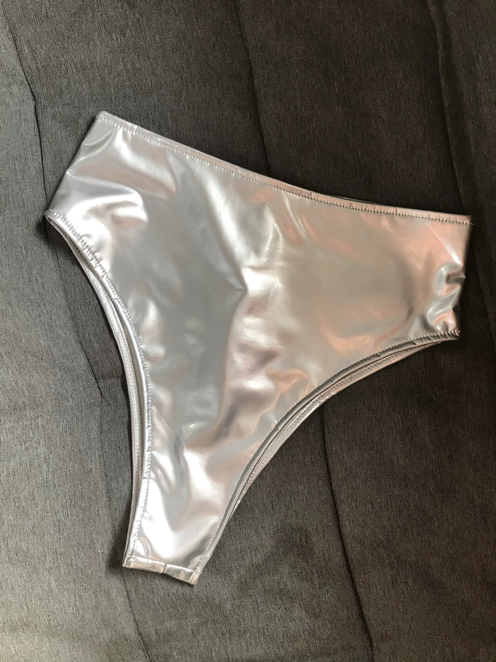 New Summer Lacquer Leather High Waist High Fork Silver Shorts Hot Pants Nightclub Bar Singer/Dance Sexy Stage Performance Dress
New Summer Lacquer Leather High Waist High Fork Silver Shorts Hot Pants Nightclub Bar Singer/Dance Sexy Stage Performance Dress