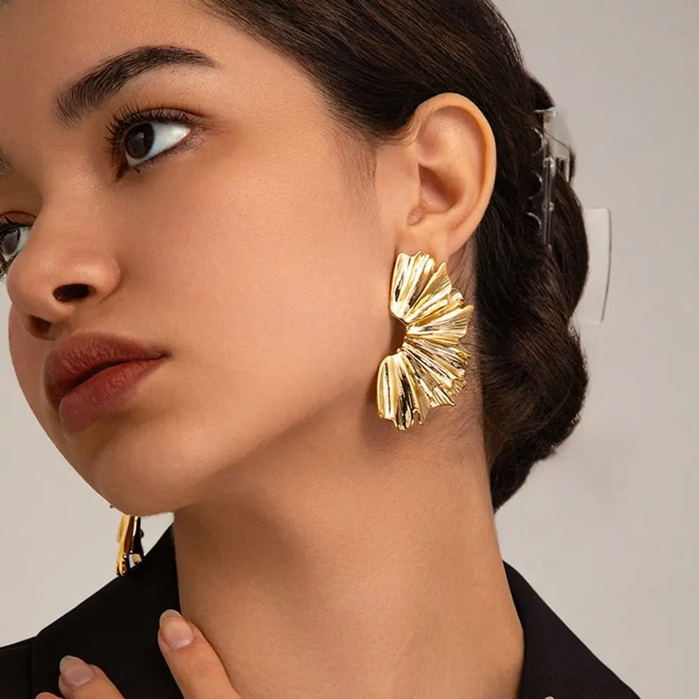 Exaggerated Women's Earrings Elegant Trend Metallic Stud Earring Fashion Simple Ear Stud Small Gift
Exaggerated Women's Earrings Elegant Trend Metallic Stud Earring Fashion Simple Ear Stud Small Gift