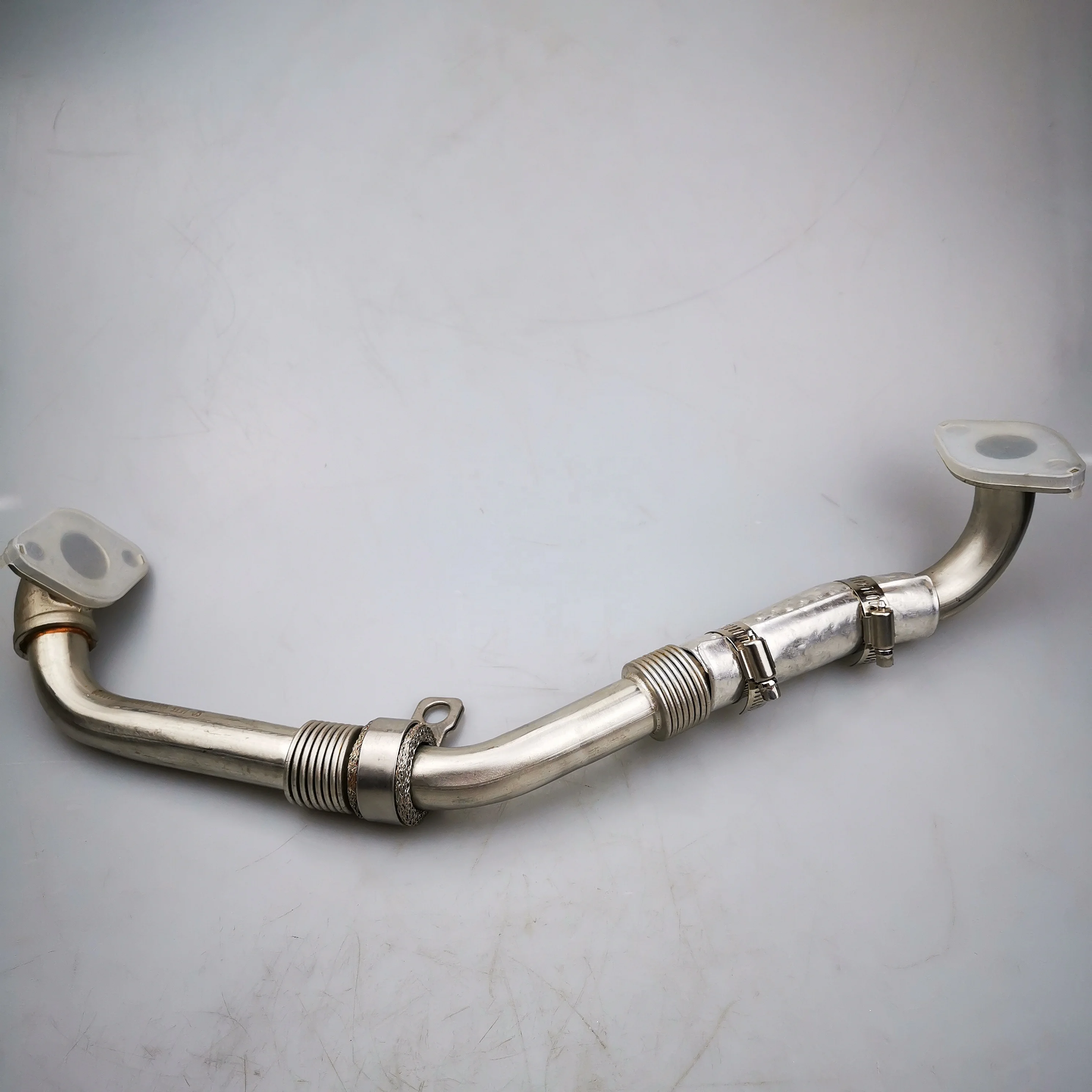 SAIC MAXUS V80 Original EGR Intake Pipe S00012803 C00046531
SAIC MAXUS V80 Original EGR Intake Pipe S00012803 C00046531