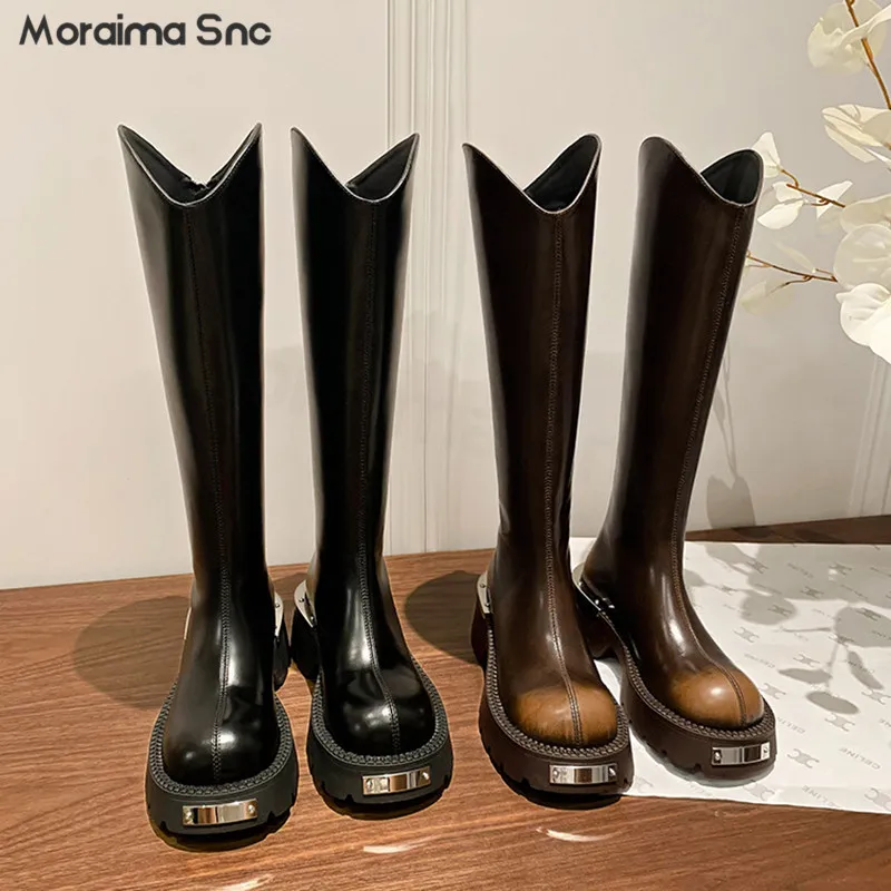 Ботинки в стиле ретро коричневого цвета на полированной платформе, ботинки на молнии с металлическим украшением, Модные индивидуальные женские ботинки
Ботинки в стиле ретро коричневого цвета на полированной платформе, ботинки на молнии с металлическим украшением, Модные индивидуальные женские ботинки