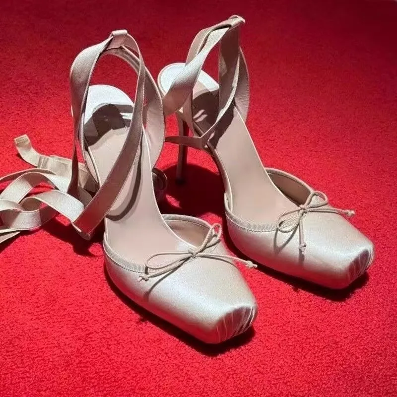 Новые женские балетки-мюли на тонком каблуке с атласным французским бантом и ремешком, коллекция Весна/Лето 2026
Новые женские балетки-мюли на тонком каблуке с атласным французским бантом и ремешком, коллекция Весна/Лето 2026