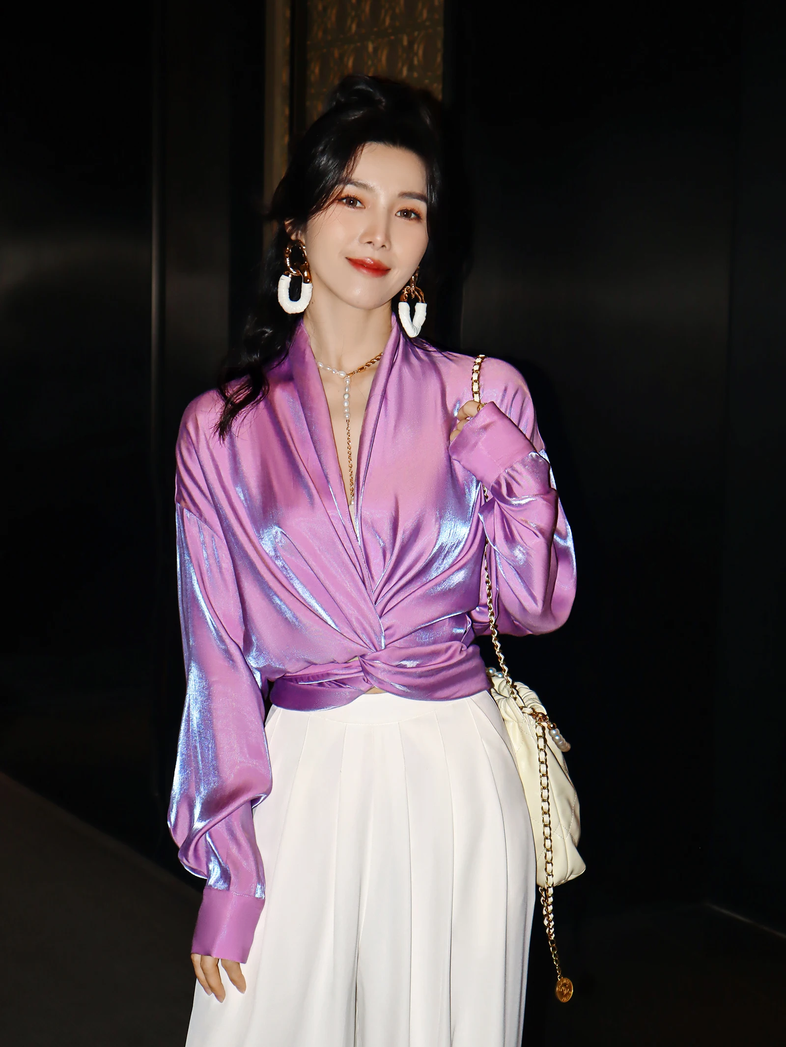 Double Color Satin V-ne Knot Design Faionable High Waist ort Cotton irt French Sle Loose Fit Long Sve
Double Color Satin V-ne Knot Design Faionable High Waist ort Cotton irt French Sle Loose Fit Long Sve