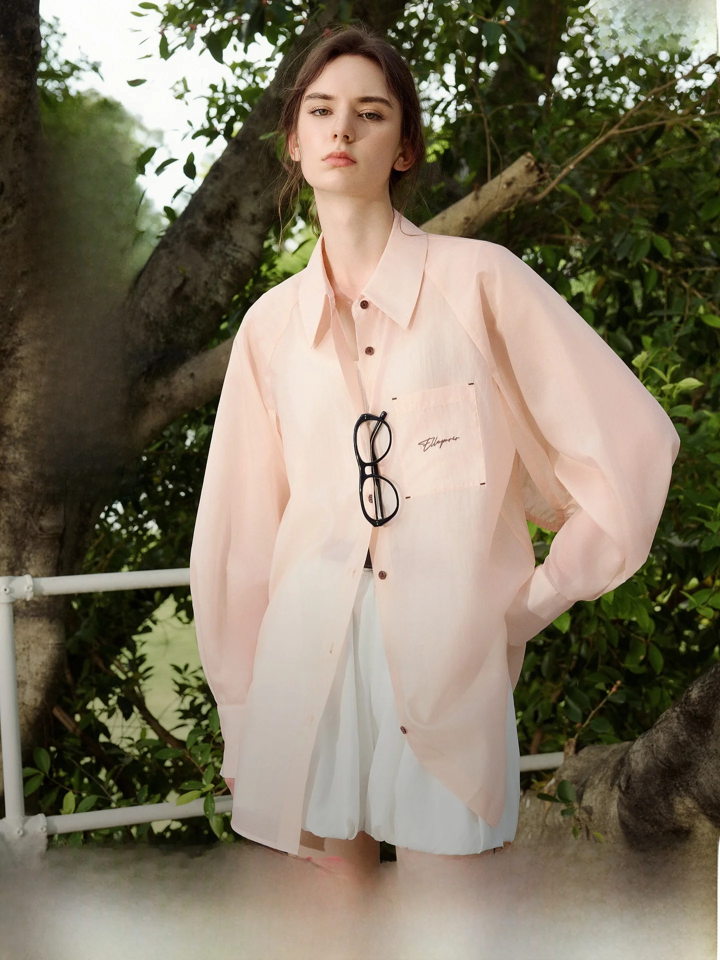 ELLE Textured Lyocell Silk Women's Casual Commute Shirt Summer New Style Loose Fit Long Sleeve Button up Top Coat
ELLE Textured Lyocell Silk Women's Casual Commute Shirt Summer New Style Loose Fit Long Sleeve Button up Top Coat