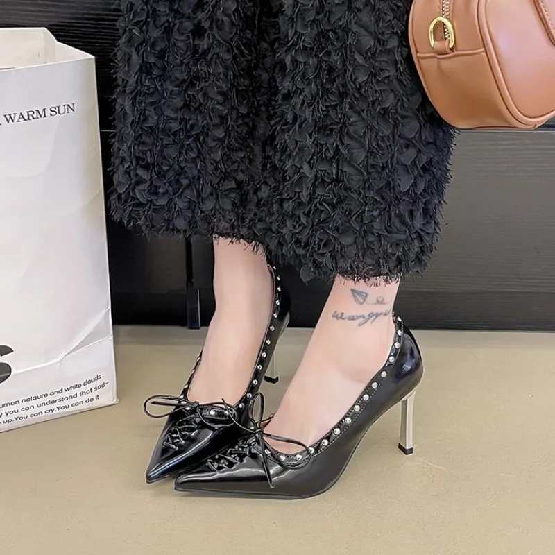 2026 Summer New Pointed Leather Braid Bow High Heels Women'S Metal Heel Rivet Stiletto Toe Sandals White Temperament
2026 Summer New Pointed Leather Braid Bow High Heels Women'S Metal Heel Rivet Stiletto Toe Sandals White Temperament