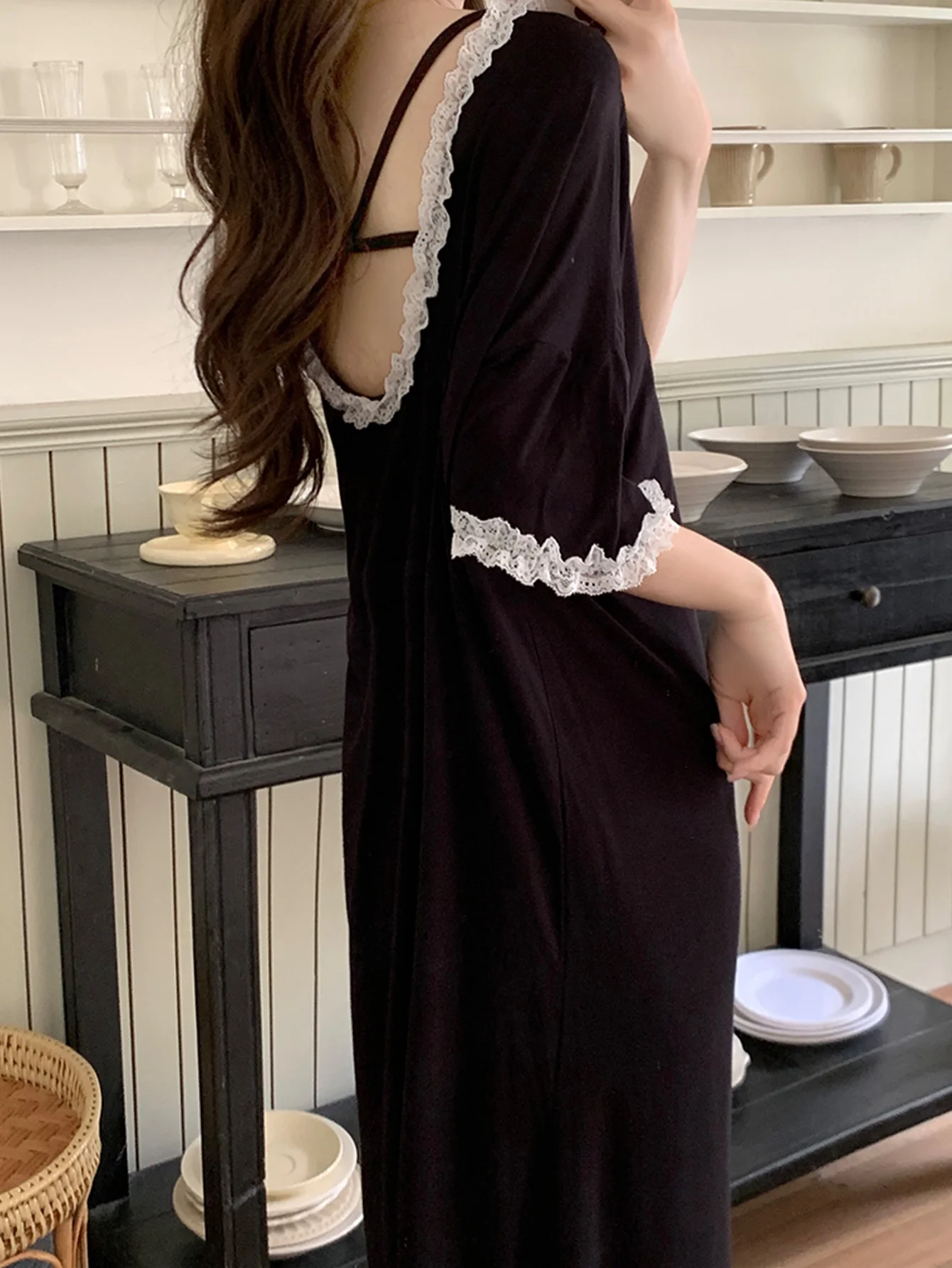 Ladies' summer round neck lace lace short sleeved nightgown with crossed back, gentle and sweet home clothes can be worn outside
Ladies' summer round neck lace lace short sleeved nightgown with crossed back, gentle and sweet home clothes can be worn outside