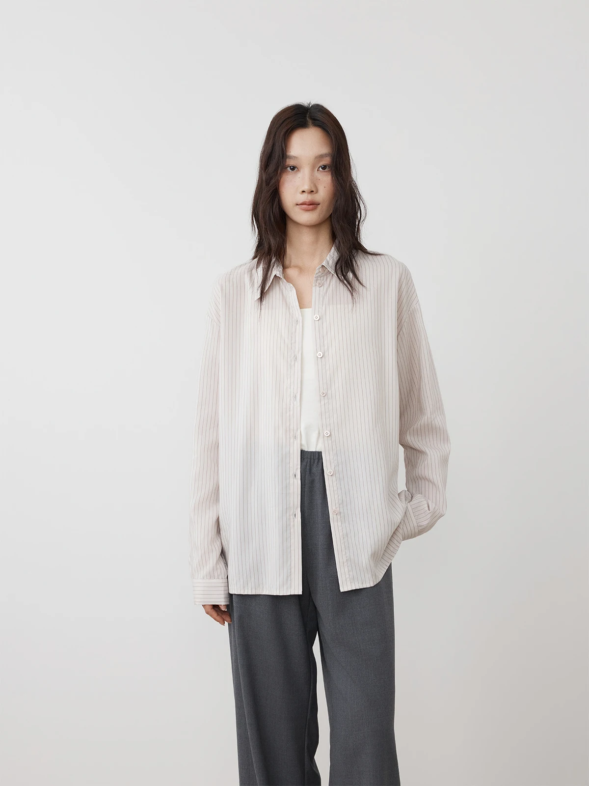 Casual Loose Striped Shirt Women's Breathable Long Sleeve Button up Top Vertical Stripe Pattern Spring Summer Fashion Style
Casual Loose Striped Shirt Women's Breathable Long Sleeve Button up Top Vertical Stripe Pattern Spring Summer Fashion Style