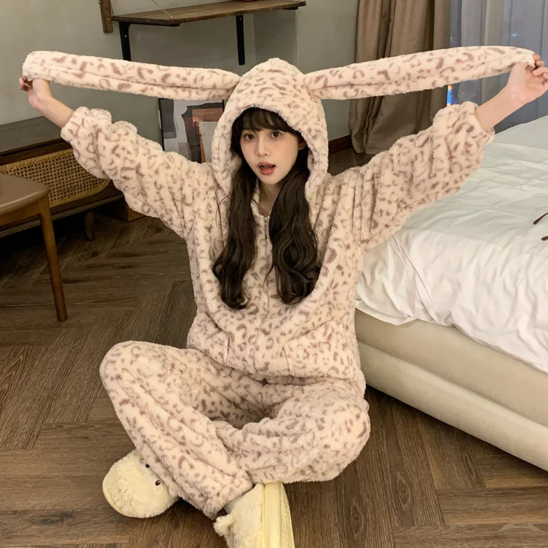 Комплект домашней одежды с заячьими ушками, женские пижамы, утепленная теплая молния, милая женская верхняя одежда с капюшоном на весну, осень и зиму для девочек, студенческая верхняя одежда
Комплект домашней одежды с заячьими ушками, женские пижамы, утепленная теплая молния, милая женская верхняя одежда с капюшоном на весну, осень и зиму для девочек, студенческая верхняя одежда