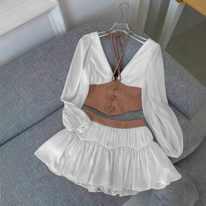 New European American Style Hot Girl Chiffon Long-sleeved V-neck Sexy Patchwork Chiffon Set Skirt with European American Style
New European American Style Hot Girl Chiffon Long-sleeved V-neck Sexy Patchwork Chiffon Set Skirt with European American Style