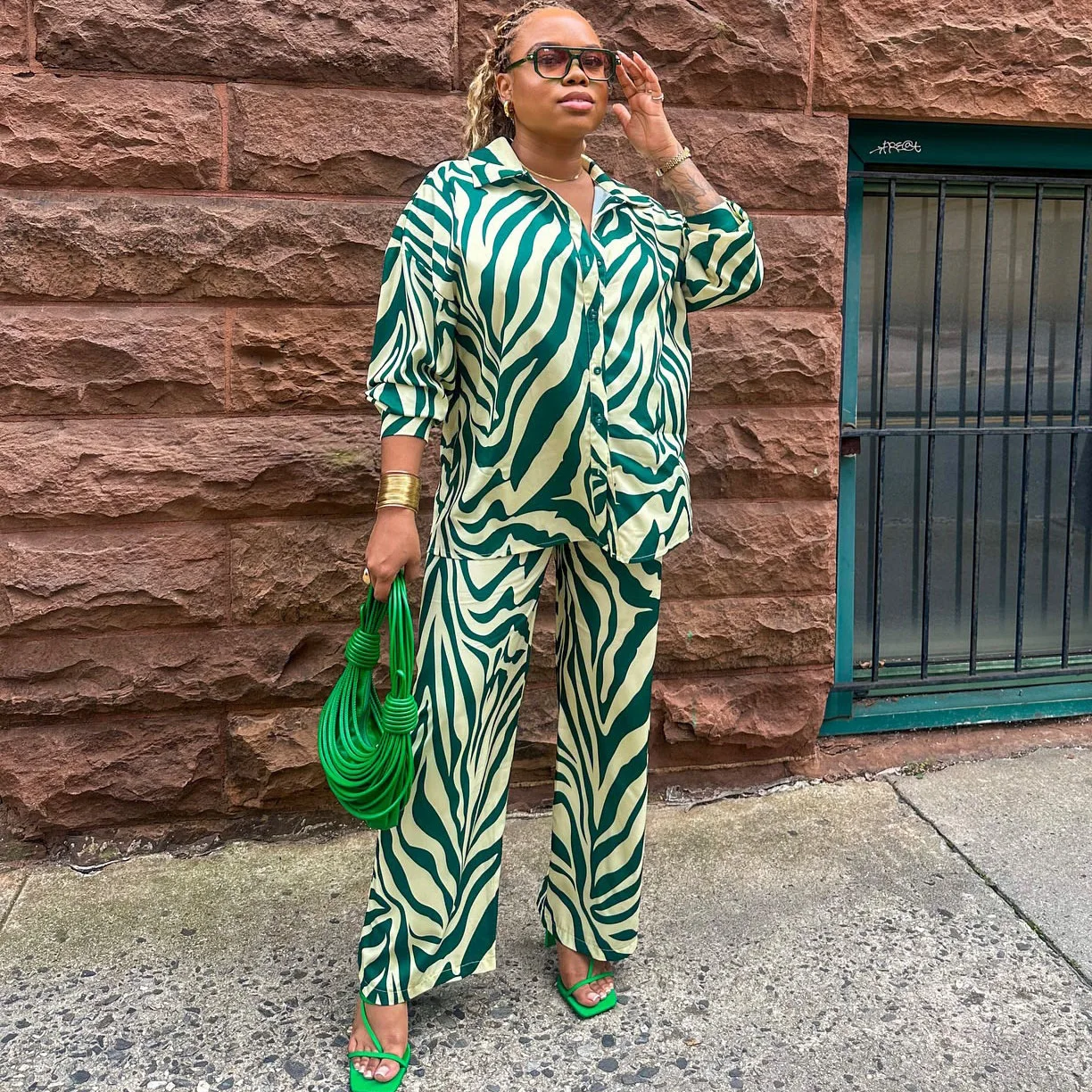 Women Pant Set Two Piece Sets Turn Down Collar Full Sleeve Tops Striped Wide Leg Long Pants High Waist Y2k Casual 2026 Spring
Women Pant Set Two Piece Sets Turn Down Collar Full Sleeve Tops Striped Wide Leg Long Pants High Waist Y2k Casual 2026 Spring