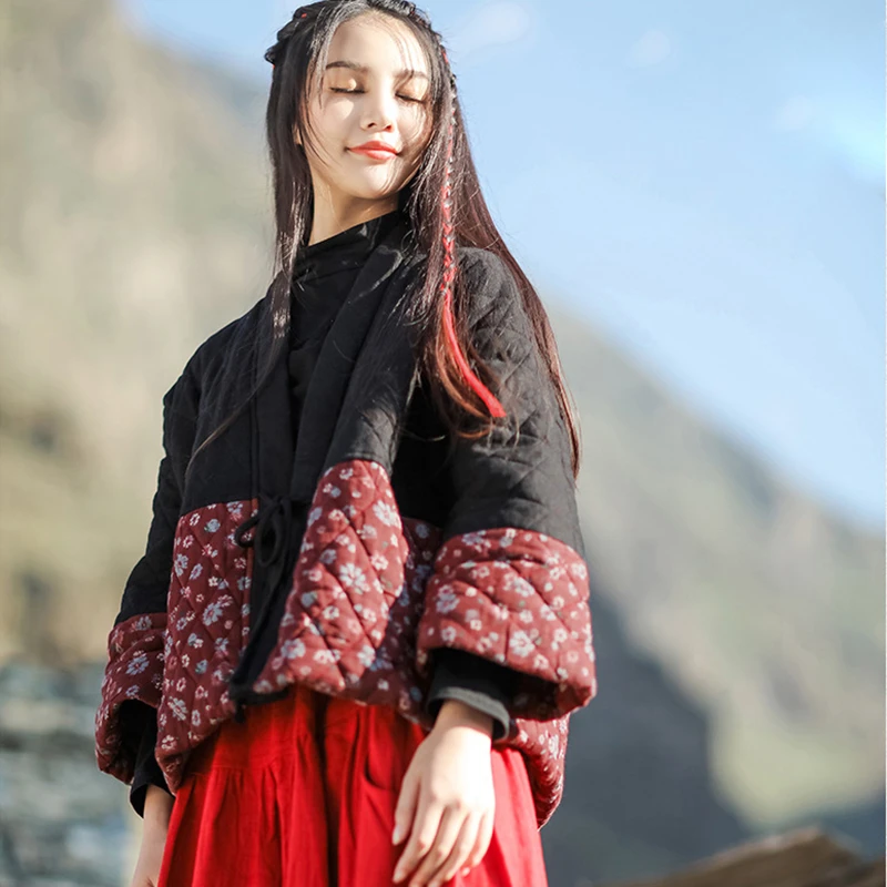 Женские повседневные стеганые пальто, новинка 2025, осень, винтажный стиль, v-образный вырез, лоскутное платье с цветочным принтом, свободные женские толстые теплые куртки M1994 
Женские повседневные стеганые пальто, новинка 2025, осень, винтажный стиль, v-образный вырез, лоскутное платье с цветочным принтом, свободные женские толстые теплые куртки M1994