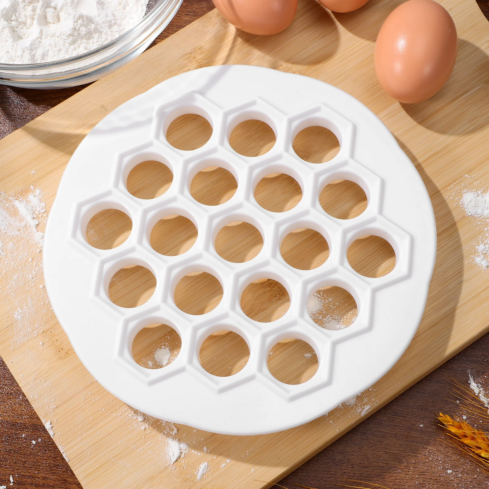 19 Holes Dumplings Mold Plastic Easy Operate Dumplings Maker for Home Restaurant Fast Dumpling Jiaozi Maker
19 Holes Dumplings Mold Plastic Easy Operate Dumplings Maker for Home Restaurant Fast Dumpling Jiaozi Maker