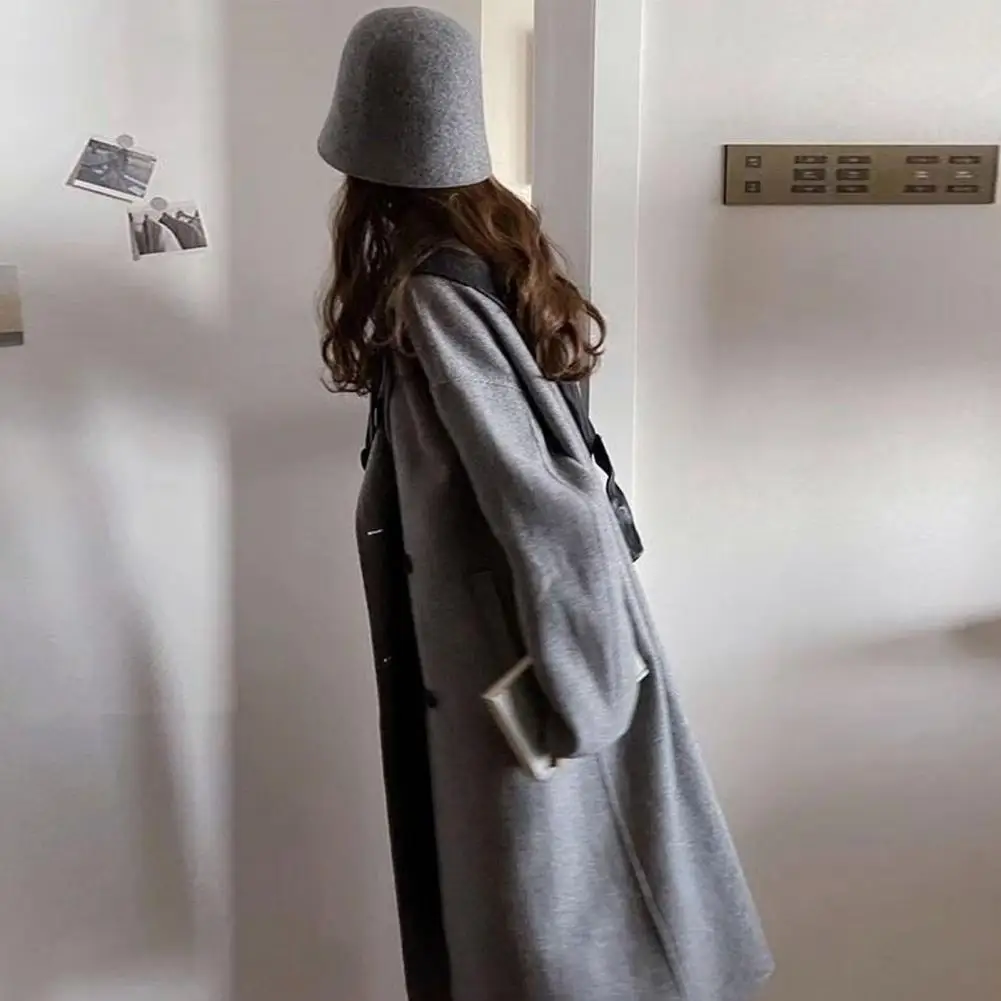 Зимняя верхняя одежда. Стильное женское двубортное шерстяное пальто с отложным воротником. Длинные рукава. Свободный крой. Шикарное зимнее пальто.
Зимняя верхняя одежда. Стильное женское двубортное шерстяное пальто с отложным воротником. Длинные рукава. Свободный крой. Шикарное зимнее пальто.
