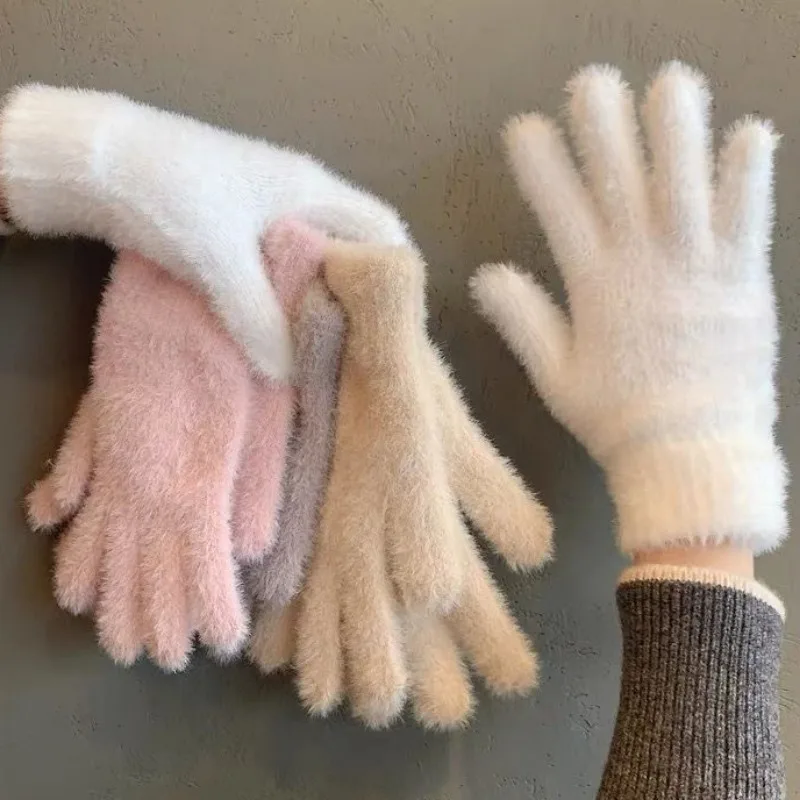 Fashion Solid Color Mink Velvet Gloves Women Girls Winter Fur Fluffy Cold-proof Gloves Plush Warm Wrist Warmer Mittens Ladies
Fashion Solid Color Mink Velvet Gloves Women Girls Winter Fur Fluffy Cold-proof Gloves Plush Warm Wrist Warmer Mittens Ladies