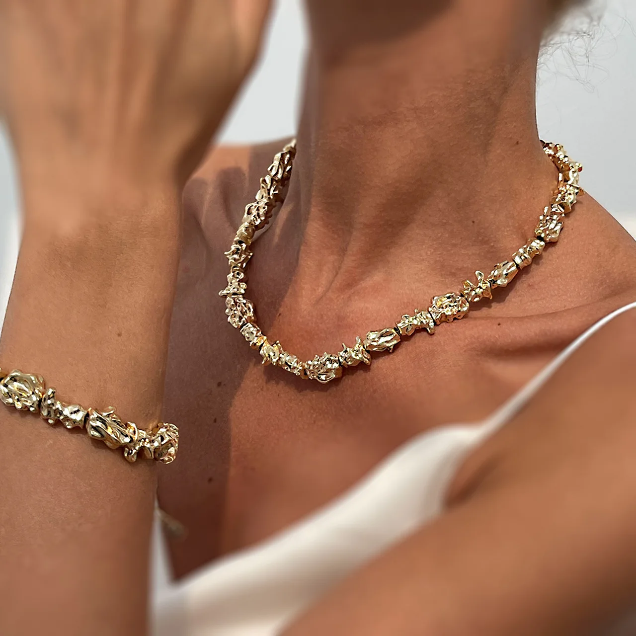 Choker Liquid Alloy Crinkled Lava Irregular Design with Sturdy Adjustable Metal Chain for Women Daily Fashionable Jewelry
Choker Liquid Alloy Crinkled Lava Irregular Design with Sturdy Adjustable Metal Chain for Women Daily Fashionable Jewelry