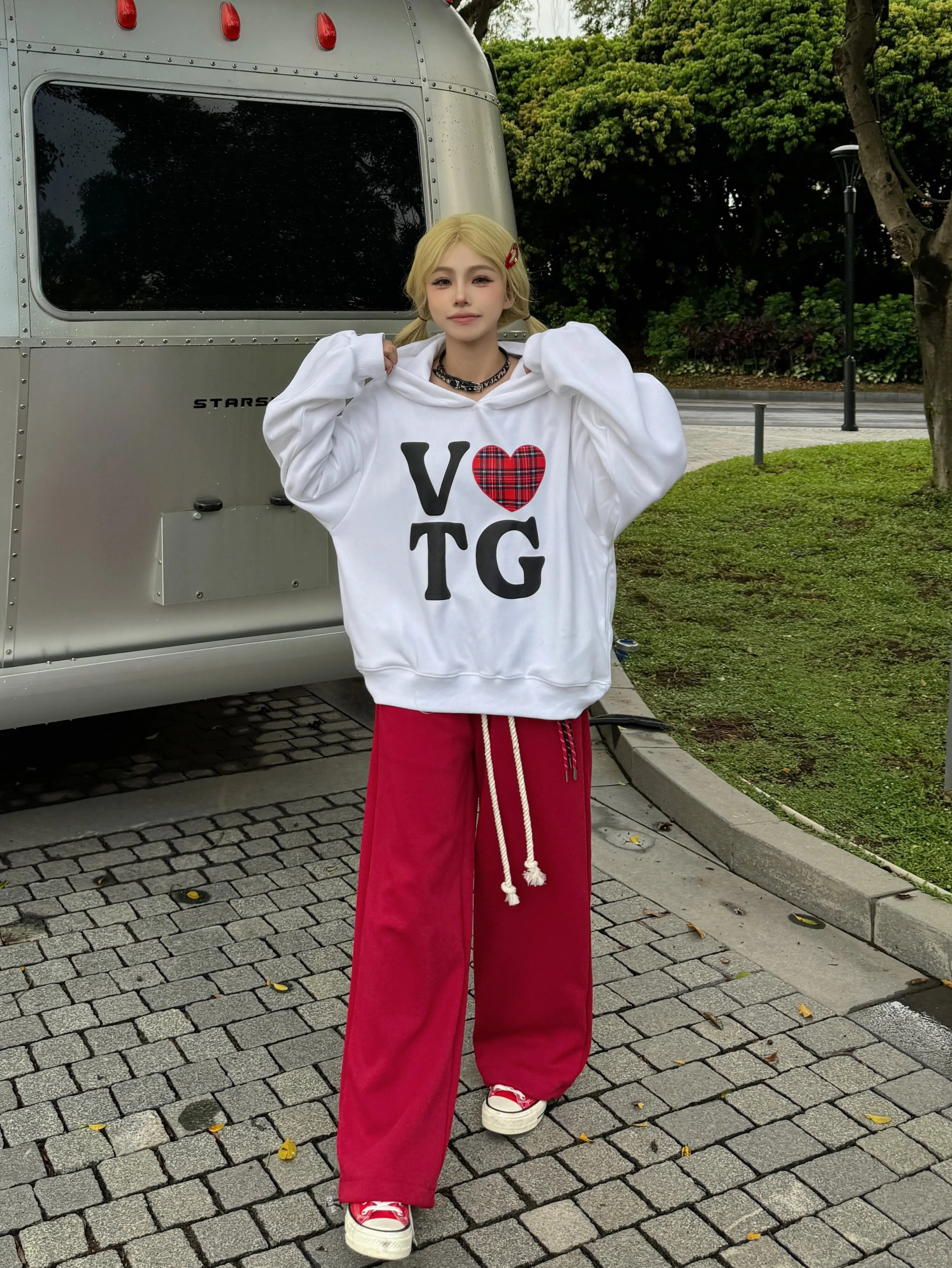 2024 autumn and winter new Guochao retro plaid love printing sweater tide brand sweater loose casual pure cotton hoodie
2024 autumn and winter new Guochao retro plaid love printing sweater tide brand sweater loose casual pure cotton hoodie
