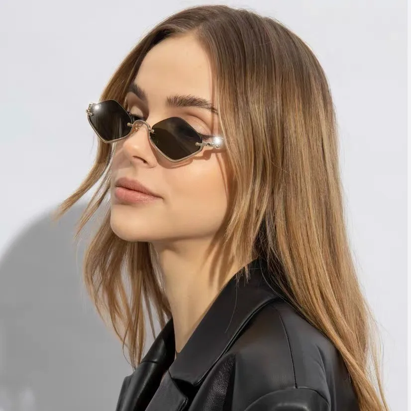 Vintage Retro Style Sunglasses Woman Rhombus Shape Semi-rimless Sunglasses for Woman European American Style Sun Glass for Men
Vintage Retro Style Sunglasses Woman Rhombus Shape Semi-rimless Sunglasses for Woman European American Style Sun Glass for Men