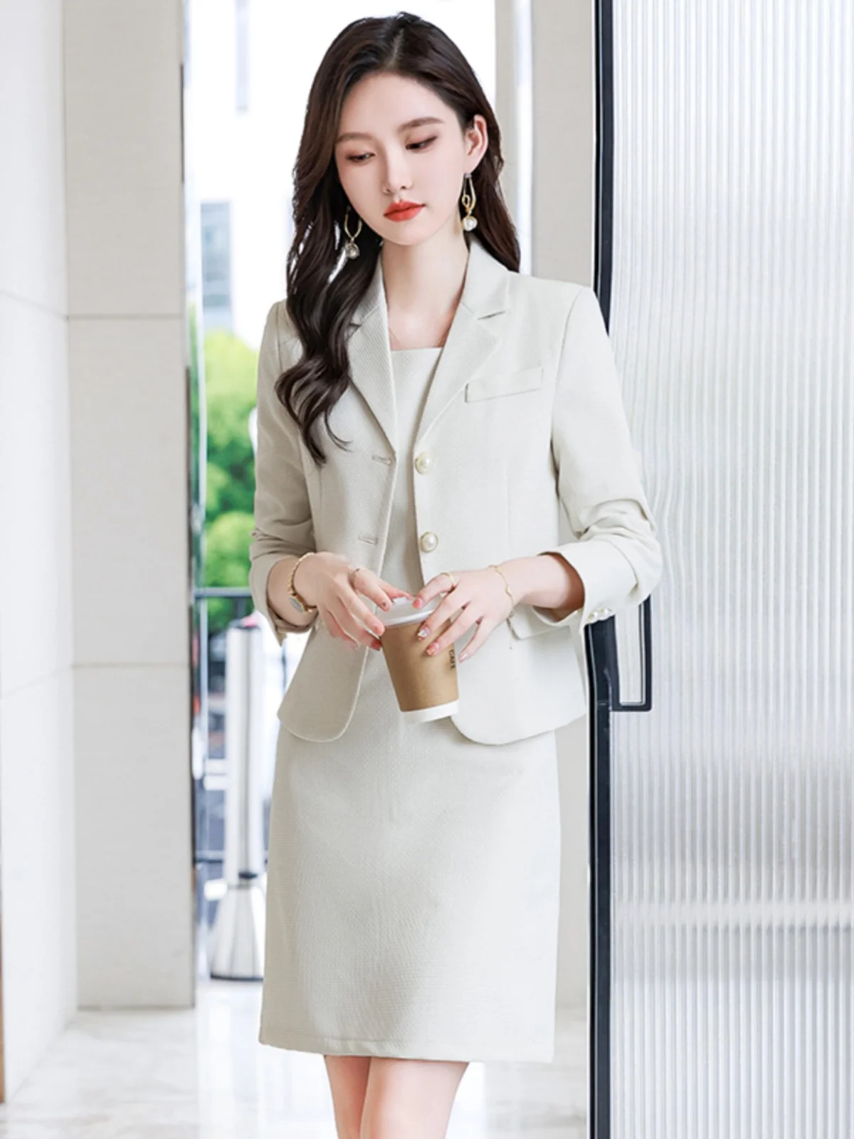Elegant Short Suit Set Dress Women's Autumn Winter Sleeveless Two-Piece Set Fashionable A-Line Skirt Professional Lady Style
Elegant Short Suit Set Dress Women's Autumn Winter Sleeveless Two-Piece Set Fashionable A-Line Skirt Professional Lady Style