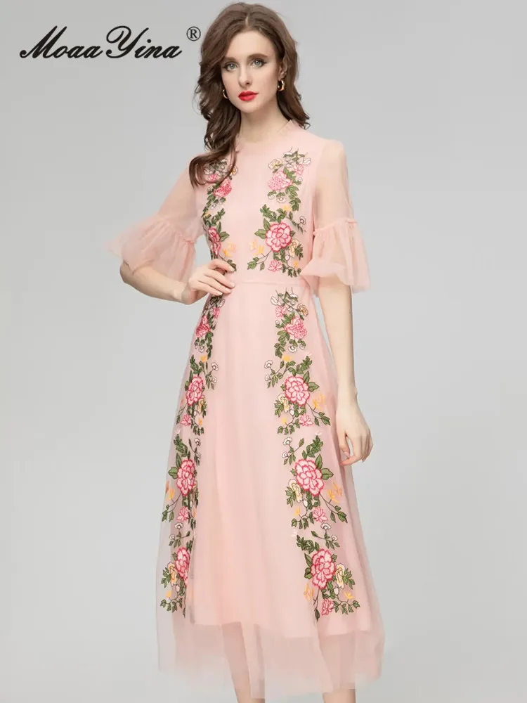 MoaaYina Spring Fashion Designer Elegant Party Mesh Dress Women Stand Collar Ruffle Embroidery High Waist Slim A-LINE Long Dress
MoaaYina Spring Fashion Designer Elegant Party Mesh Dress Women Stand Collar Ruffle Embroidery High Waist Slim A-LINE Long Dress
