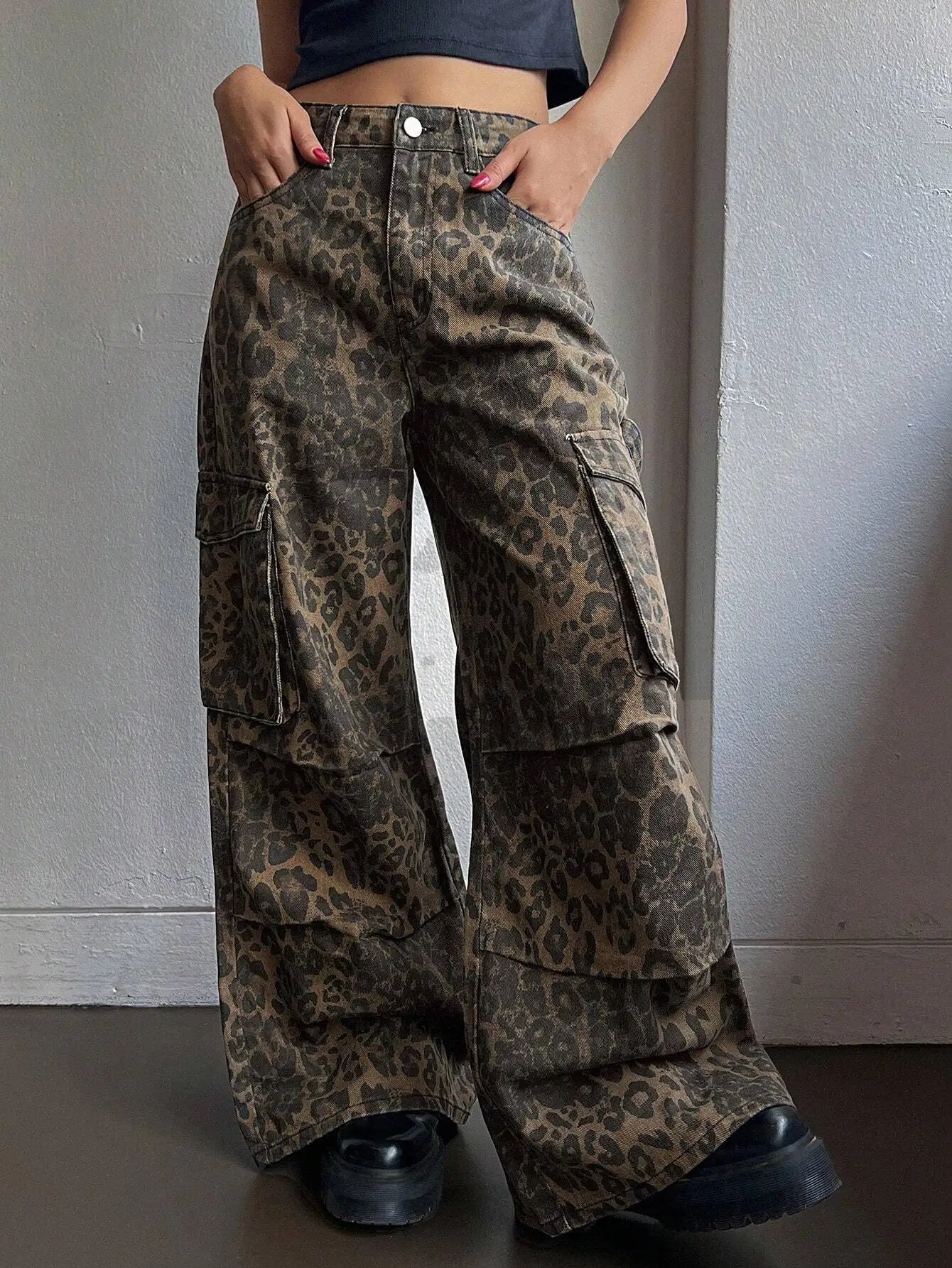 American Style Leopard Print Jeans Women's Straight Leg Loose Wide Casual Trousers High Waist Hiking Pants
American Style Leopard Print Jeans Women's Straight Leg Loose Wide Casual Trousers High Waist Hiking Pants