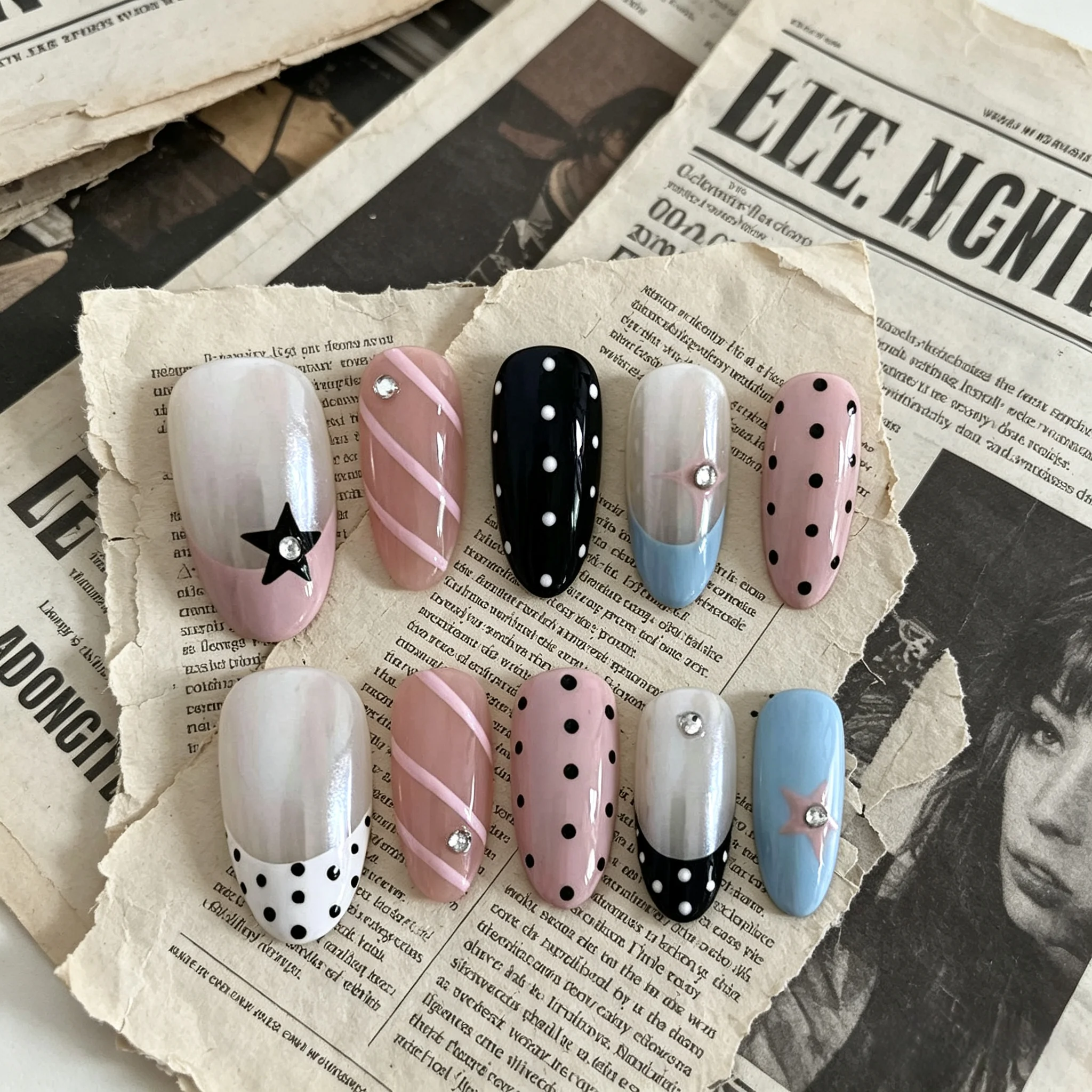 10pcs Handmade Press On Nails Black White Wave Point French Style Almond Fake Nails with Stars Pattern False Nail Art For Girls
10pcs Handmade Press On Nails Black White Wave Point French Style Almond Fake Nails with Stars Pattern False Nail Art For Girls