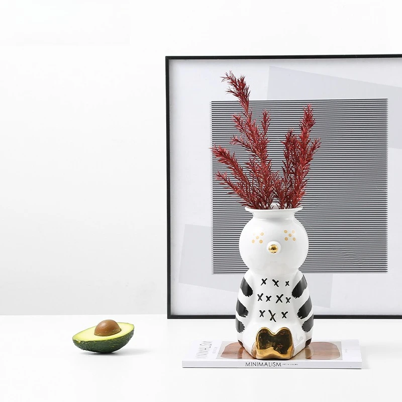 Modern simple home fun clown ceramic small vase, model room soft decoration new strange flower ornament
Modern simple home fun clown ceramic small vase, model room soft decoration new strange flower ornament