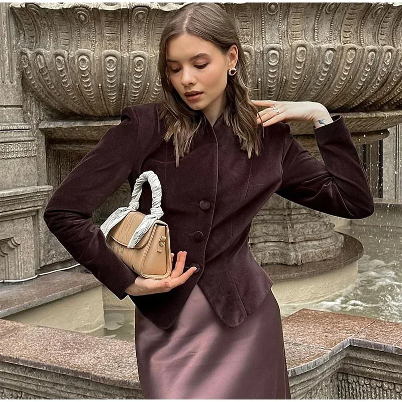Vintage Burgundy Suede Jacket Women Slim V-neck Single Breasted Long Sleeve Coats 2024 Autumn New Female Office Chic Outwears
Vintage Burgundy Suede Jacket Women Slim V-neck Single Breasted Long Sleeve Coats 2024 Autumn New Female Office Chic Outwears
