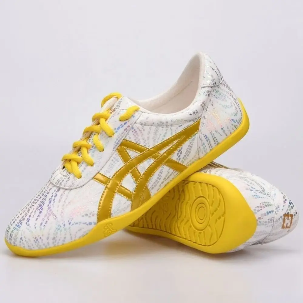 Summer breathable leather kung fu tai chi shoes martial arts shoes sports trainers for men and women.
Summer breathable leather kung fu tai chi shoes martial arts shoes sports trainers for men and women.