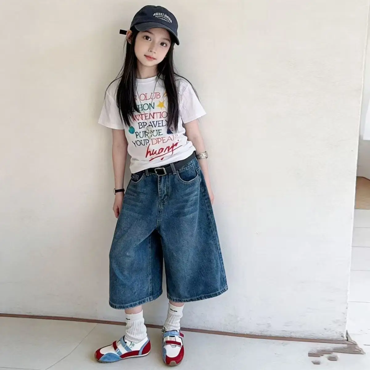 Girls' Summer Set New Fashionable Teen Short sleeved T-shirt Wide Leg Seven Part Jeans Two Piece Set 4-12Years
Girls' Summer Set New Fashionable Teen Short sleeved T-shirt Wide Leg Seven Part Jeans Two Piece Set 4-12Years