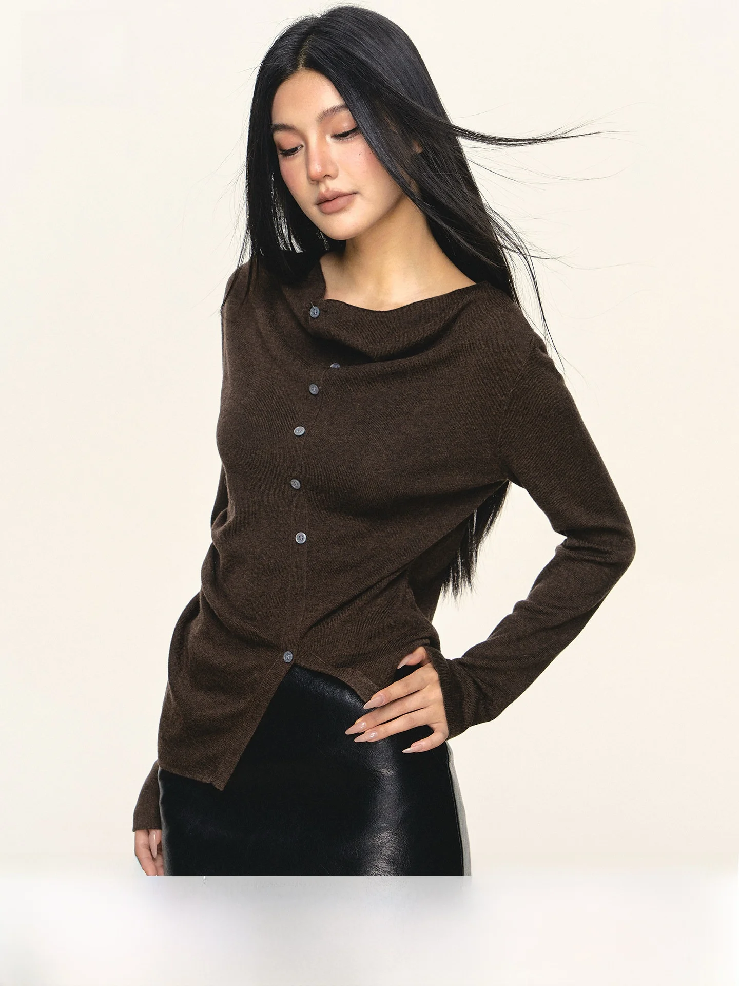 Винтажный шерстяной асимметричный топ Anna Aneae с открытым воротом на пуговицах, приталенный, с длинными рукавами, для женщин, весенняя повседневная мода
Винтажный шерстяной асимметричный топ Anna Aneae с открытым воротом на пуговицах, приталенный, с длинными рукавами, для женщин, весенняя повседневная мода