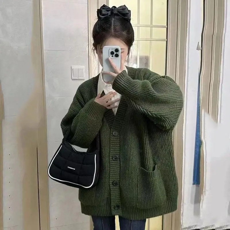 Green Sweater Cardigan Jacket Loose and Lazy Style Student Long Sleeved V-neck Knit Sweater
Green Sweater Cardigan Jacket Loose and Lazy Style Student Long Sleeved V-neck Knit Sweater
