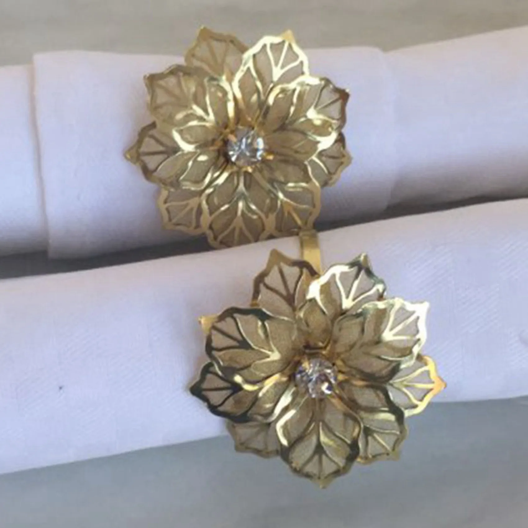 ABRE-100Pcs Flower Design Napkin Rings Gold Napkin Buckle Napkin Ring Holder Hotel Restaurant Wedding Party West Dinner Table
ABRE-100Pcs Flower Design Napkin Rings Gold Napkin Buckle Napkin Ring Holder Hotel Restaurant Wedding Party West Dinner Table