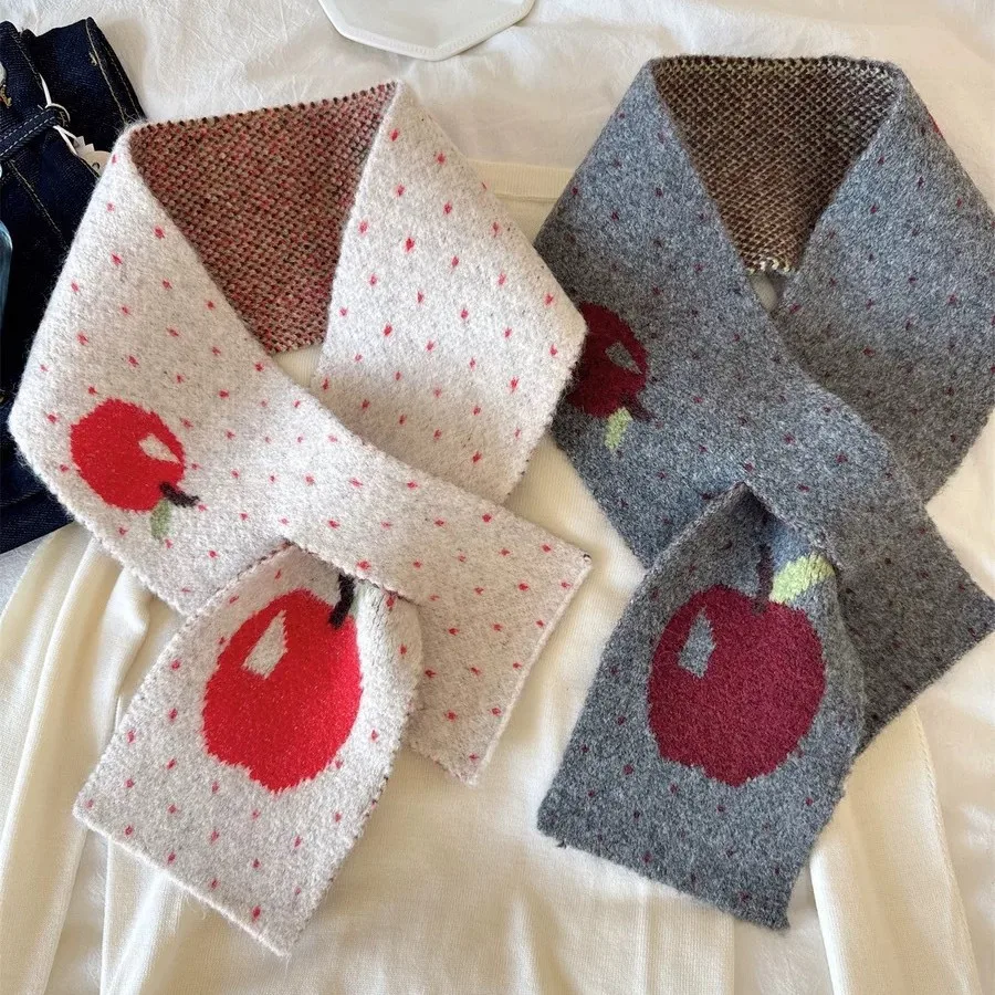 Женские осенне-зимние утолщенные теплые шарфы, корейский милый мультяшный Apple Kawaii, универсальный мягкий вязаный шарф с перекрестными шеями для девочек
Женские осенне-зимние утолщенные теплые шарфы, корейский милый мультяшный Apple Kawaii, универсальный мягкий вязаный шарф с перекрестными шеями для девочек