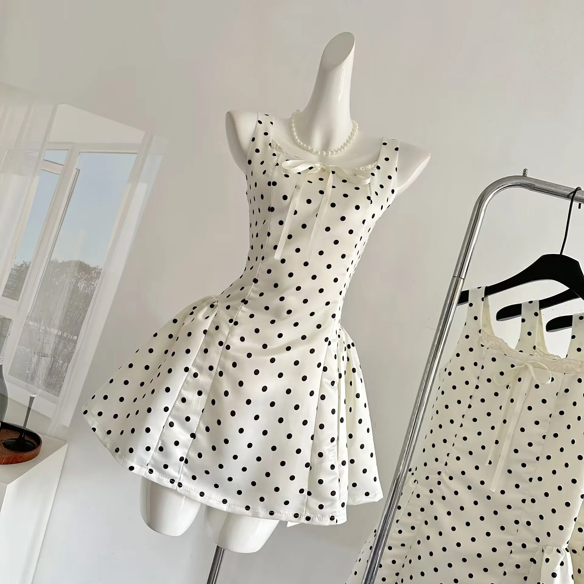 2025 Summer Women Japanese Style Slim Waist Camisole Dress New Slim Fit Polka Dot Temperament Bandage Lace Up Dresses Female
2025 Summer Women Japanese Style Slim Waist Camisole Dress New Slim Fit Polka Dot Temperament Bandage Lace Up Dresses Female